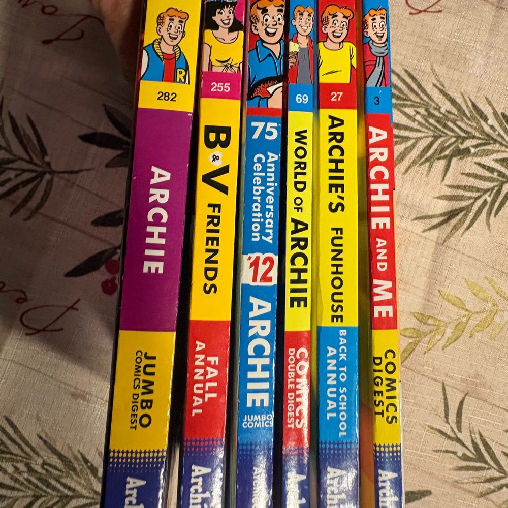 Vintage Archie Comics Digest Bundle – 6 Issues (2010s Era) - Picture 3 of 4